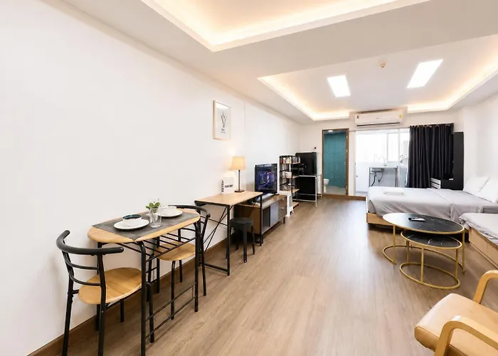 1br Near Bts Queen & Single Bed Center